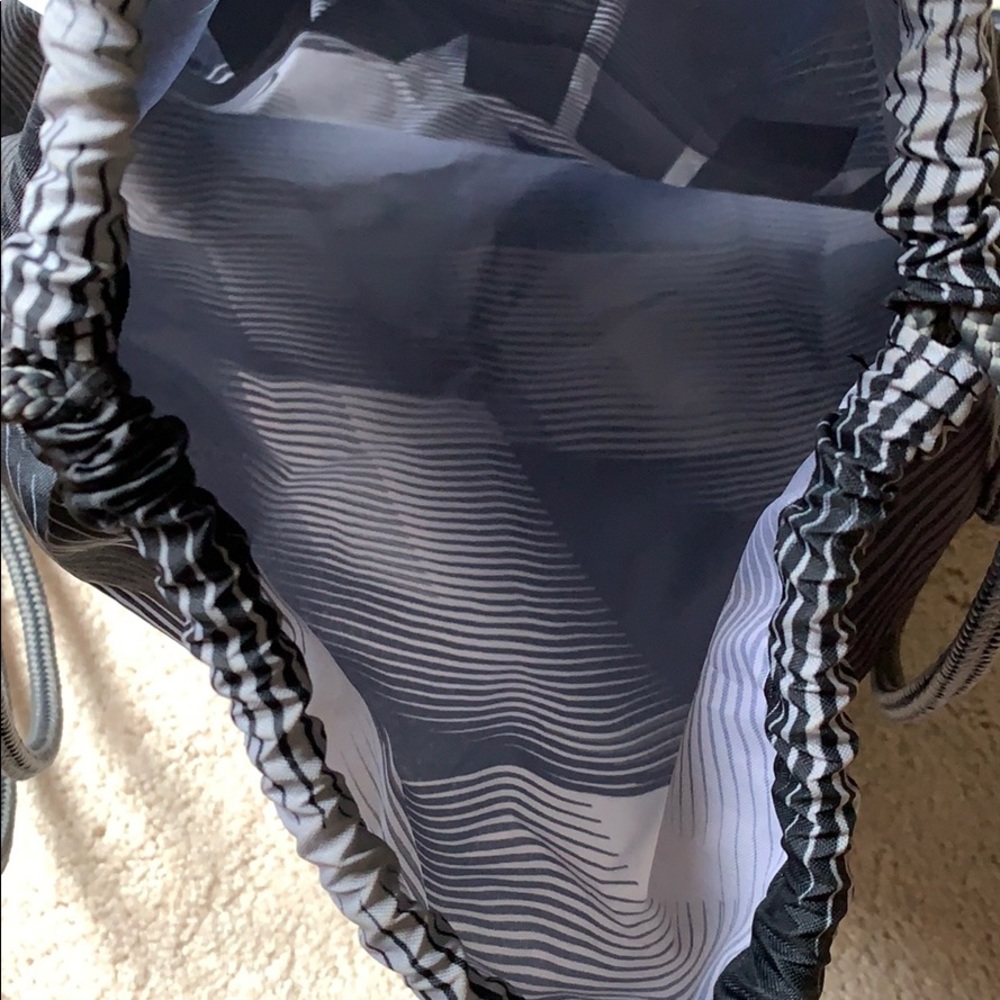 Nike Drawstring Bag - Picture 3 of 3